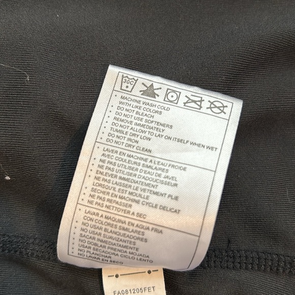 Nike FIT Cold and Wind Women's Black Running Jacket Size XL (16-18) - Picture 8 of 8